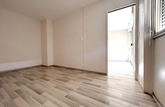 APPARTEMENT 2 PIECES VENDU LOUÉ ROND-POINT DE PARIS — photo 4