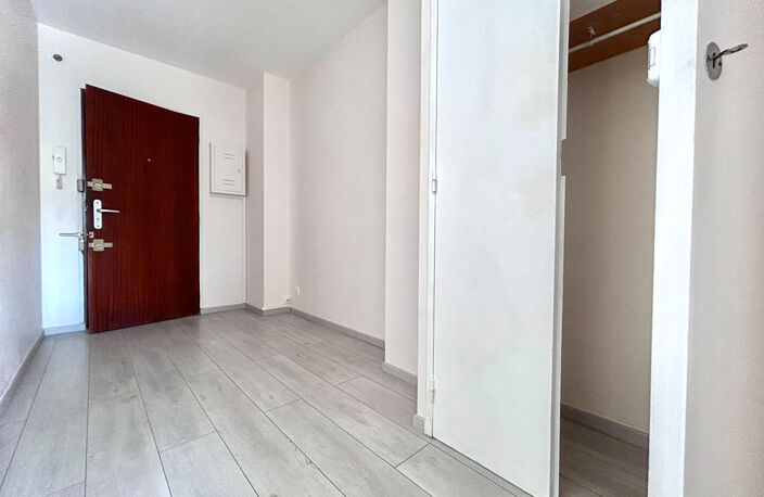 APPARTEMENT 2 PIECES VENDU LOUÉ ROND-POINT DE PARIS — photo 5