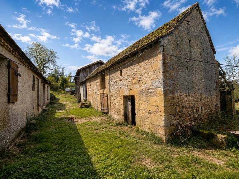 Maison en pierre de 4 pièces principales — photo 1