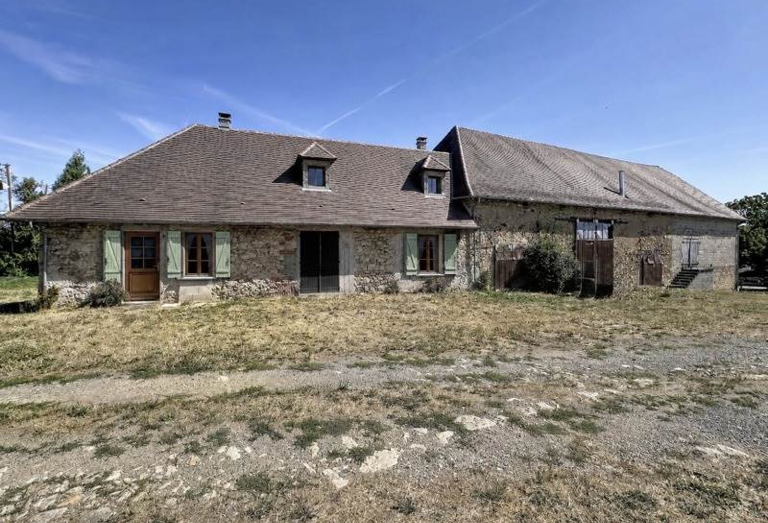 Maison en pierre de 6 pièces principales — photo 1