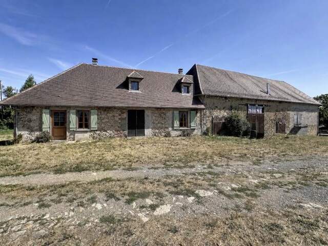 Maison en pierre de 6 pièces principales — photo du bien