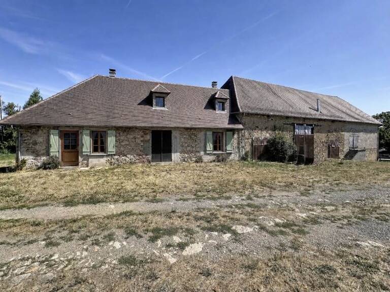 Maison en pierre de 6 pièces principales — photo 1