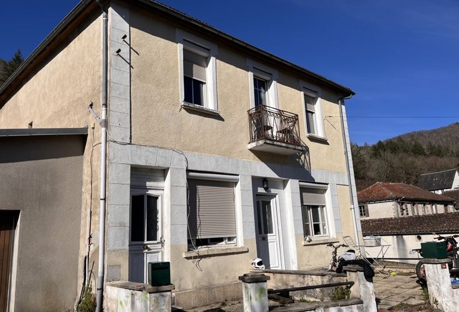 Maison de bourg de 10 pièces principales — photo 1