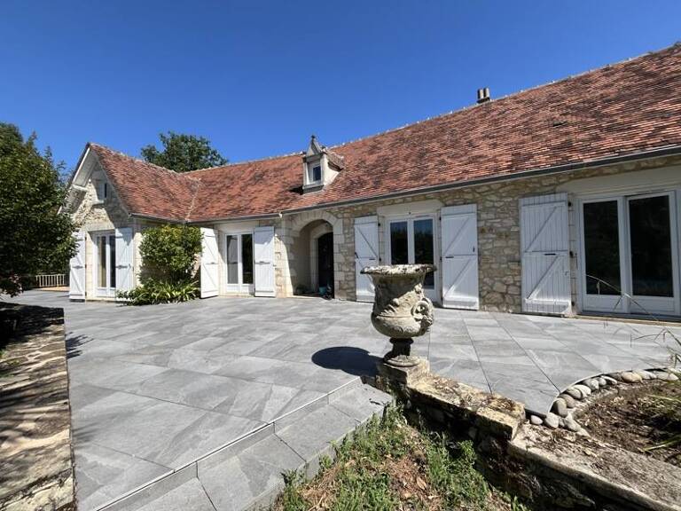 Maison en pierre de 6 pièces principales — photo 1