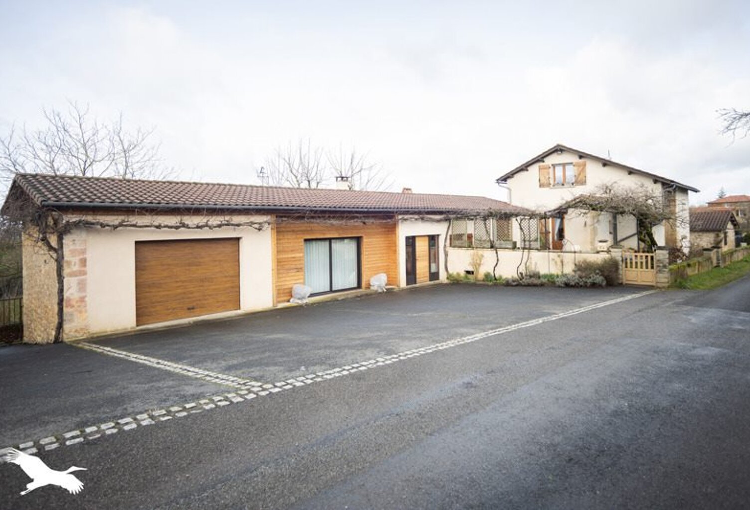 Maison en pierre de 4 pièces principales — photo 1