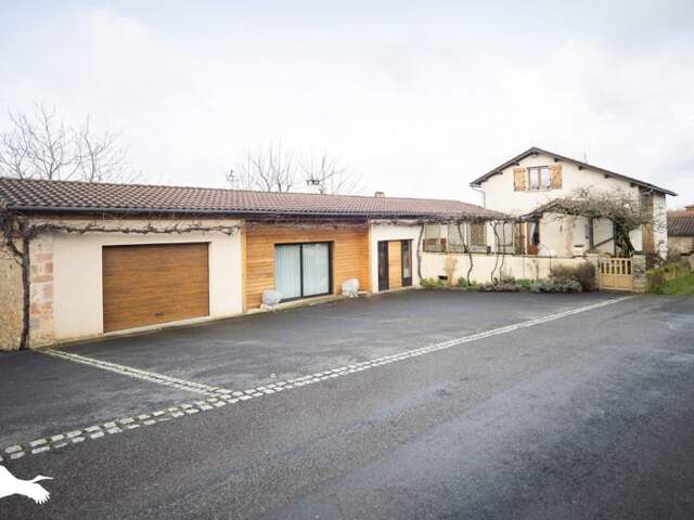 Maison en pierre de 4 pièces principales — photo du bien