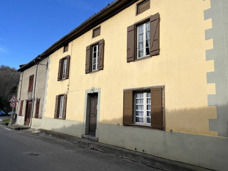 Maison en pierre de 8 pièces principales — photo 1