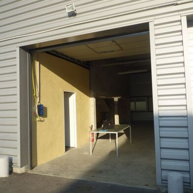 Commerce 3 pièces 900 €