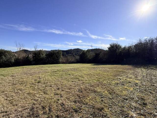 Terrain constructible - VILLENEUVE-LA-COMPTAL — photo du bien