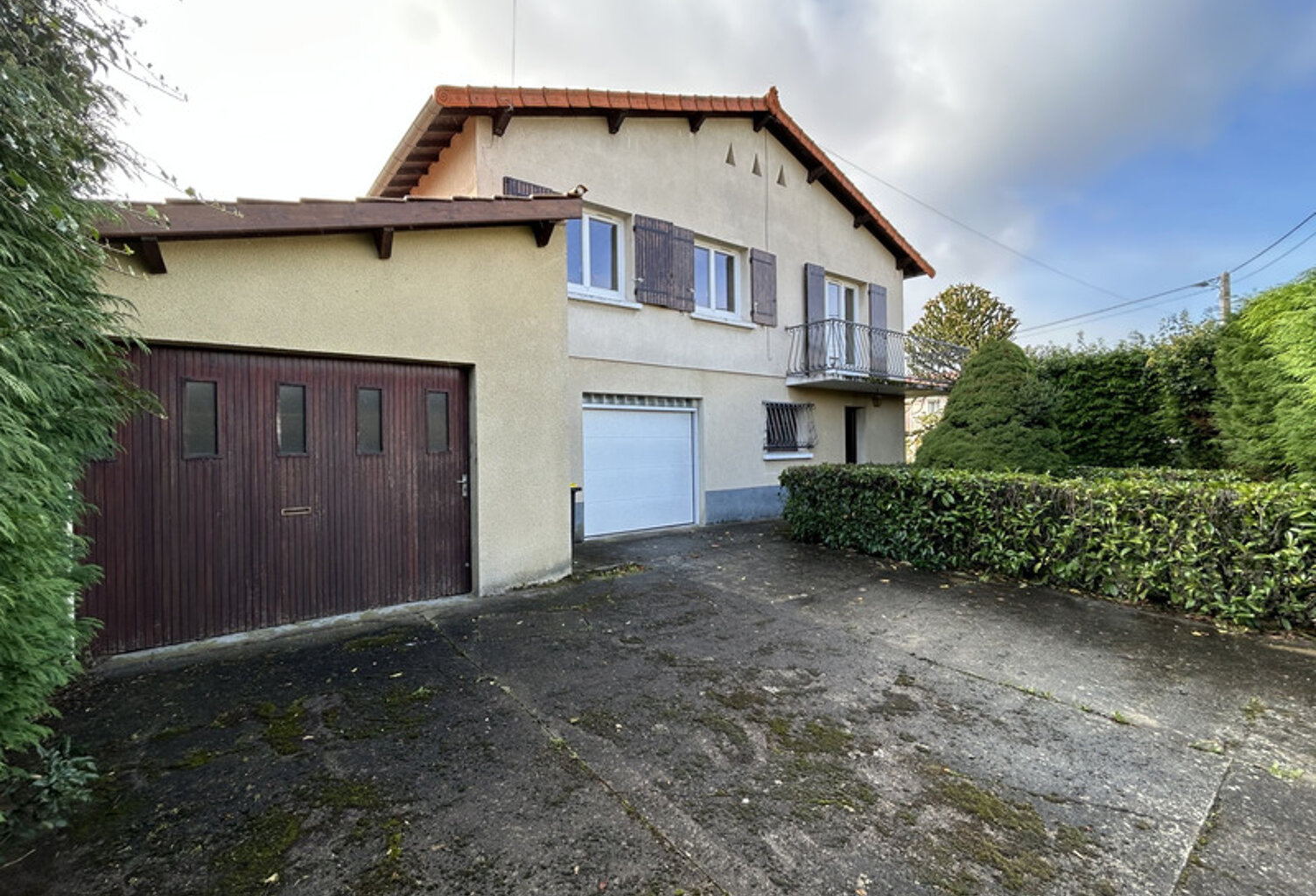 CHAPPES MAISON DE 110 M2 AVEC DOUBLE GARAGE — photo 1