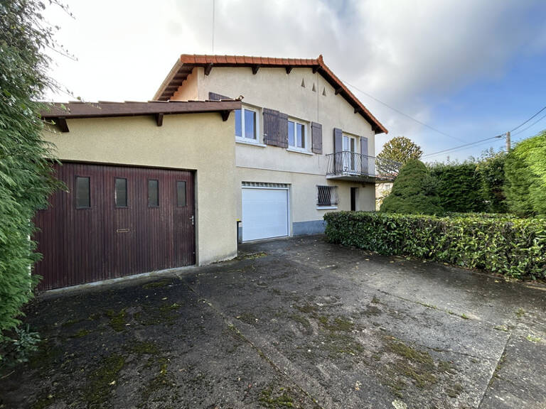CHAPPES MAISON DE 110 M2 AVEC DOUBLE GARAGE — photo 1