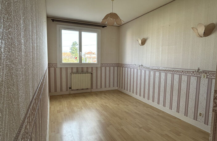 CHAPPES MAISON DE 110 M2 AVEC DOUBLE GARAGE — photo 5