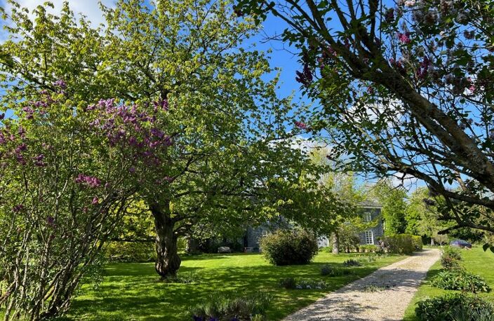 PIEURE du XVIIIème siècle, SON PRESSOIR AMÉNAGÉ ET SES DÉPENDANCES SUR 2 HECTARES DE JARDIN À L’ANGLAISE — photo 2