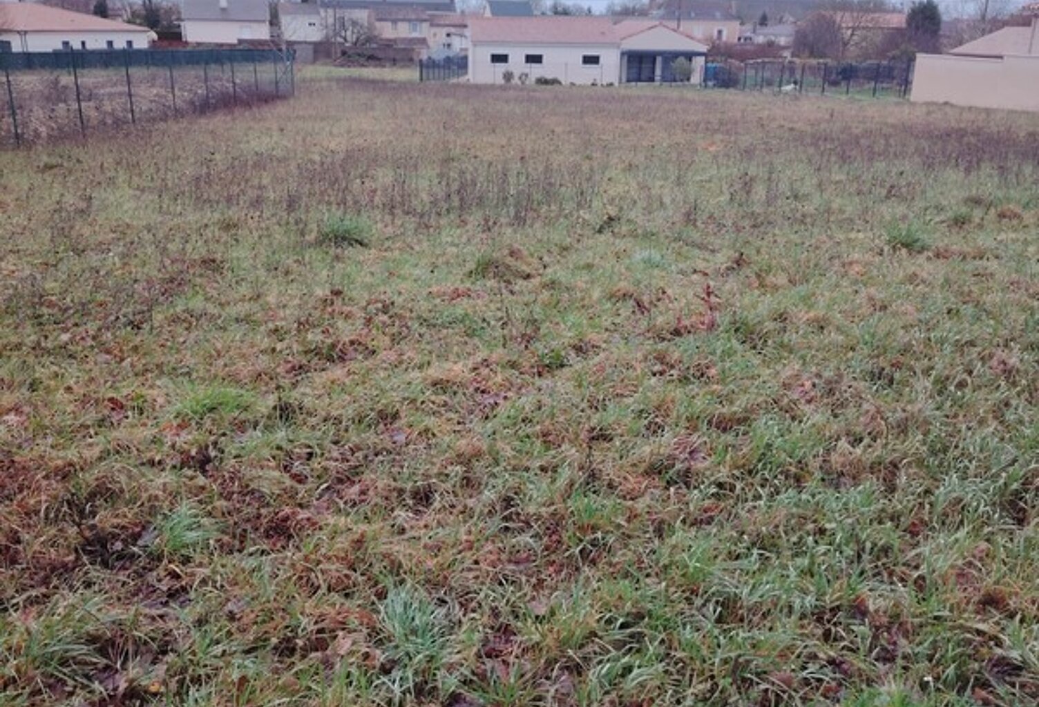 Beau Terrain de 1613m² Neuville de Poitou proche du centre ville — photo 1