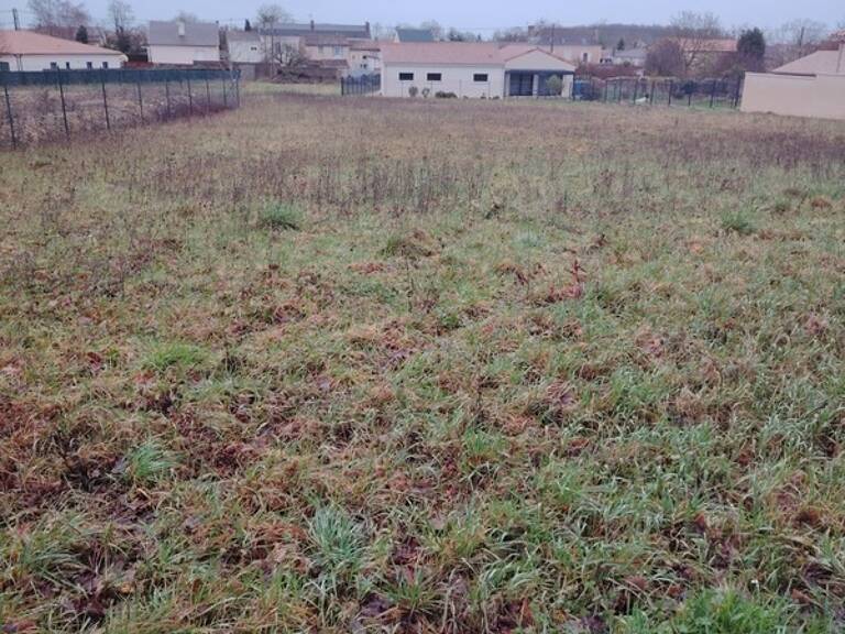Beau Terrain de 1613m² Neuville de Poitou proche du centre ville — photo 1