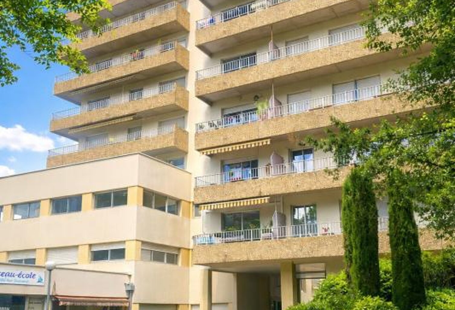 Appartement ET Garage À Vendre — photo 1