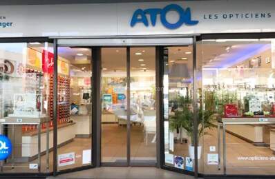 TRES BEAU LOCAL COMMERCIAL-138M²-BRON CENTRE — photo du bien