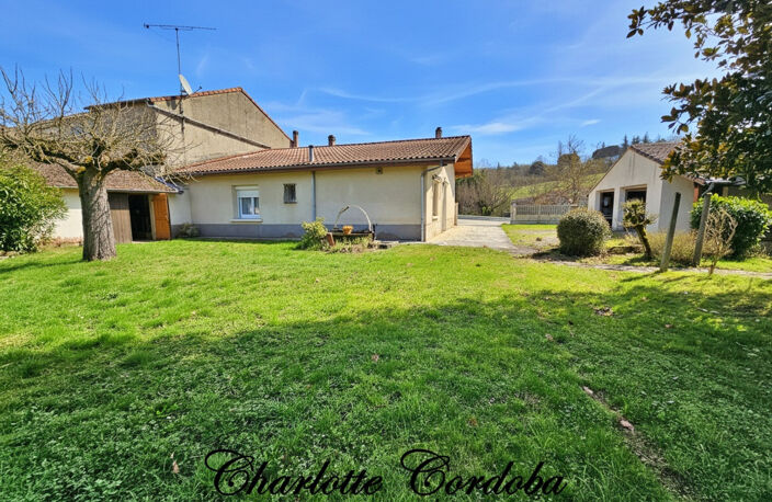 Maison plain-pied 3 chambres - Double garage - Dépendances - 1920 m² de terrain et 1060m² de bois — photo 2