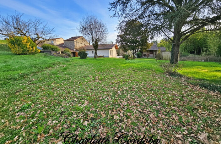 Maison plain-pied 3 chambres - Double garage - Dépendances - 1920 m² de terrain et 1060m² de bois — photo 3