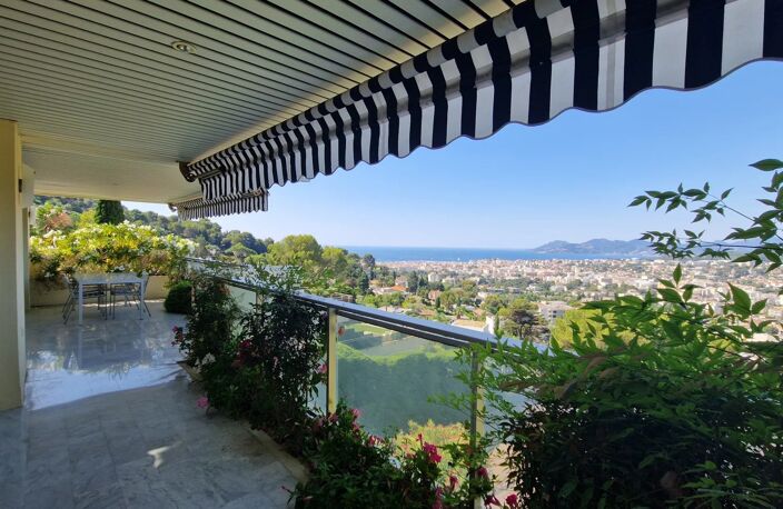 LE CANNET COLLINES - GRAND APPARTEMENT T4 TRAVERSANT - PLEINE VU — photo 3