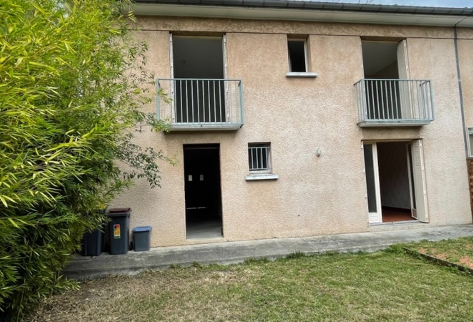 Tarbes centre ville proche commerces ,maison de ville 120M2 habitables, avec 4 chambres, Garage, terrain sans vis à vis — photo 1