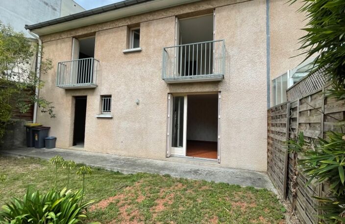 Tarbes centre ville proche commerces ,maison de ville 120M2 habitables, avec 4 chambres, Garage, terrain sans vis à vis — photo 3