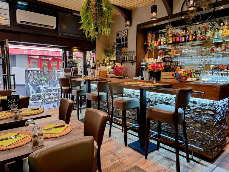Dpt Savoie (73),  AIX LES BAINS Hyper Centre -BAR-Restaurant Double Terrasse — photo 1