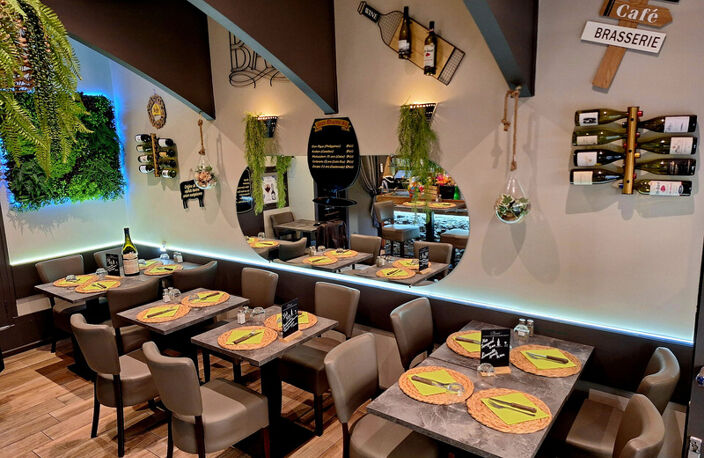 Dpt Savoie (73),  AIX LES BAINS Hyper Centre -BAR-Restaurant Double Terrasse — photo 2