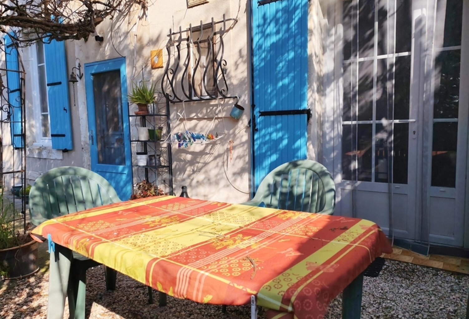 Maison en pierre de caractère au Sambuc – 3 chambres, terrasse et charme authentique en Camargue — photo 1