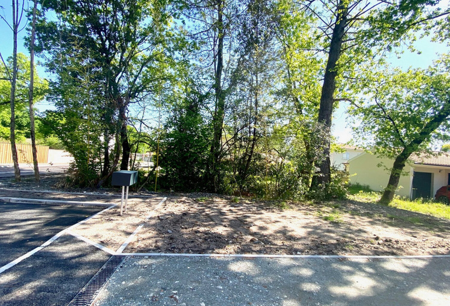 Terrain à vendre  viabilisé 573 m² LE TAILLAN MEDOC (33)   Libre de constructeur — photo 1