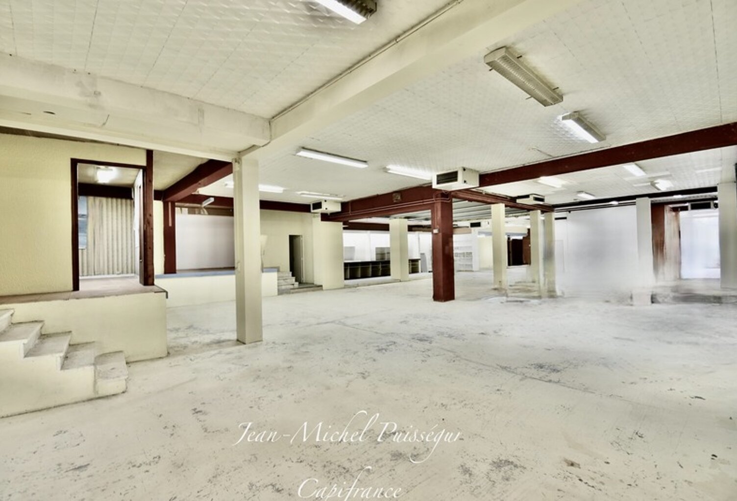 Entrepôt / Bureaux de 750m2 à Vendre à SAINT GAUDENS (31) — photo 1