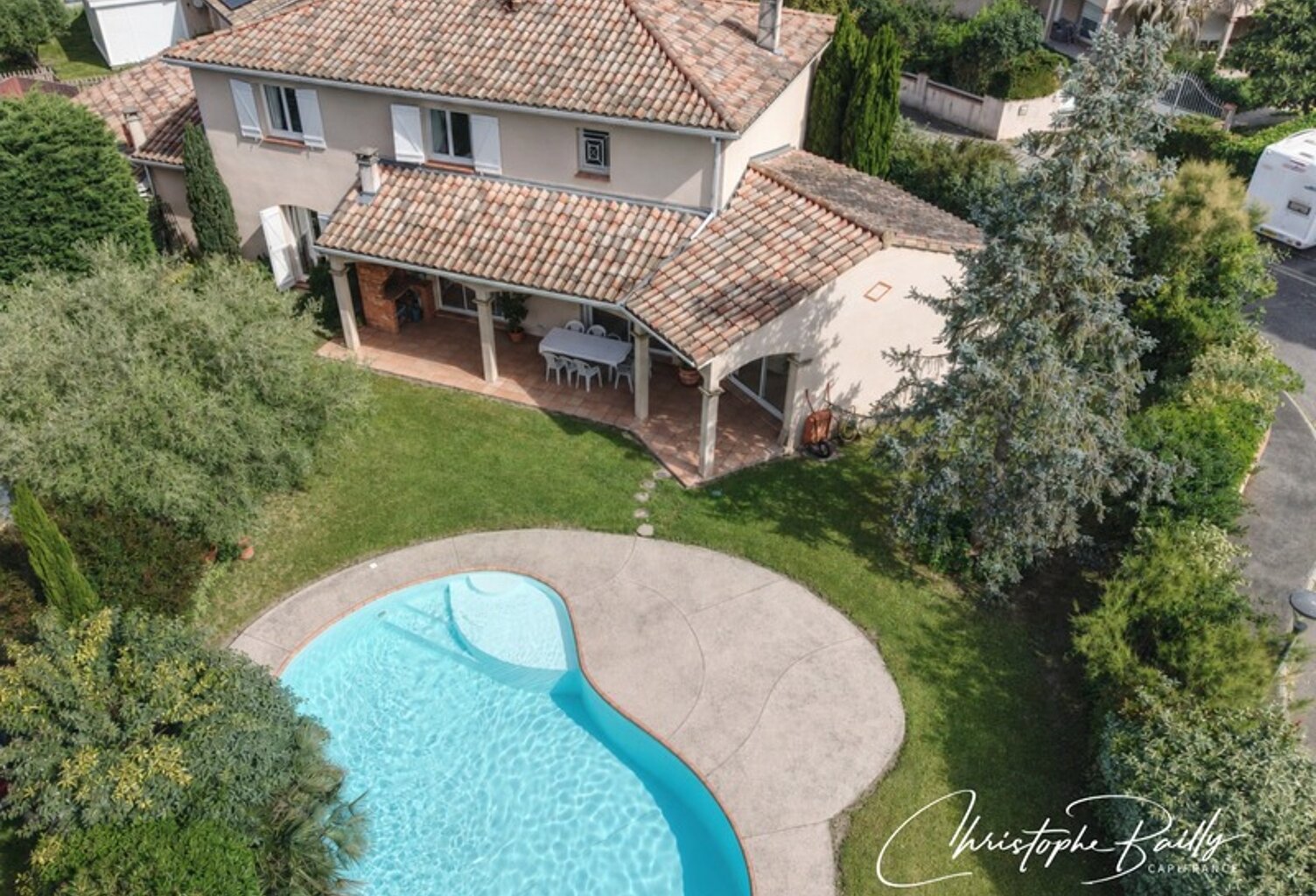 Launaguet, aux portes de Toulouse : villa 223 m² avec séjour cathédrale et piscine — photo 1