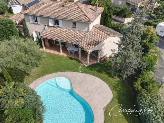 Launaguet, aux portes de Toulouse : villa 223 m² avec séjour cathédrale et piscine — photo du bien