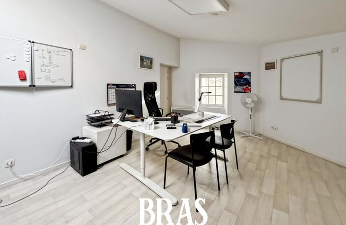 REZE - MUR COMMERCIAUX 2 LOTS AVEC LOCATAIRES — photo 2