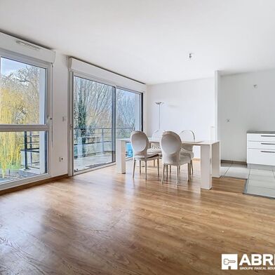 Appartement 3 pièces 890 €