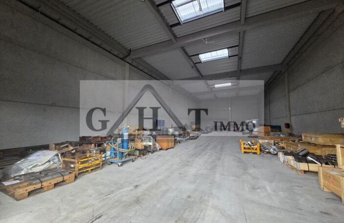 Local d'activité de 1 540 m² à louer à FREPILLON — photo 3