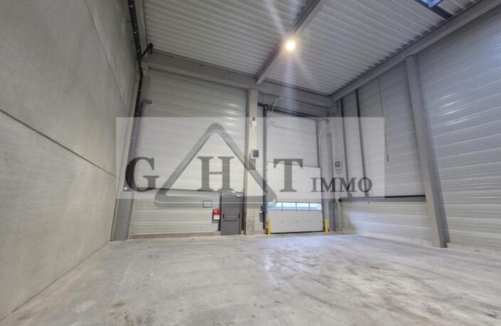 Local d'activité de 1 540 m² à louer à FREPILLON — photo 5