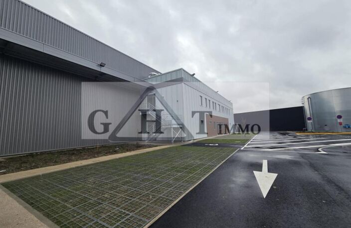 Local d'activité de 700 m² à louer à FREPILLON — photo 2