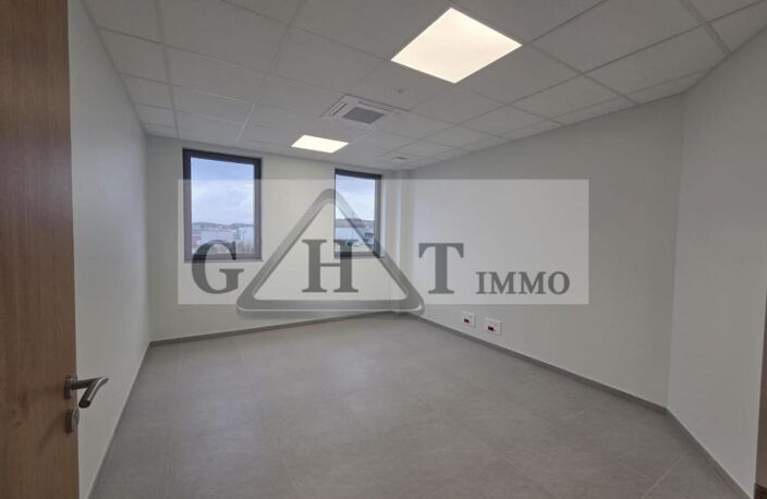 Local d'activité de 850 m² à louer à FREPILLON — photo 5