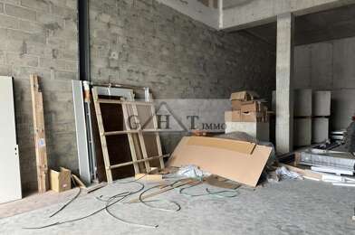 Local industriel  3111 €