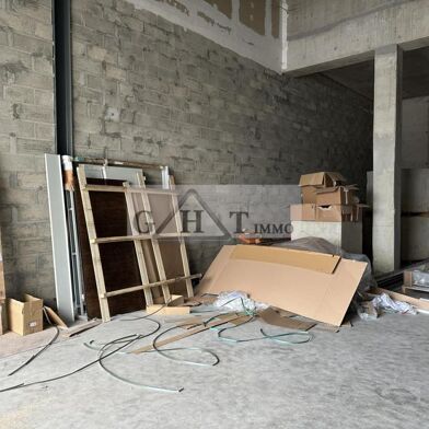 Local industriel  3111 €