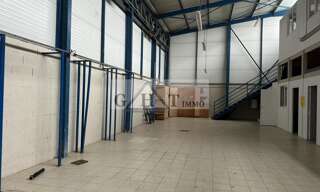 Local industriel  270 m² à louer à Montfermeil (93370)