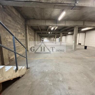 Local industriel  6840 €