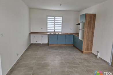 Appartement 3 pièces 910 €