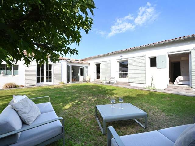 Agréable maison idéalement située aux PORTES EN RE  À Vendre — photo du bien