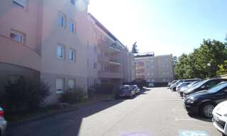 Commerce   m² à louer à Saint-Genis-Laval (69230)