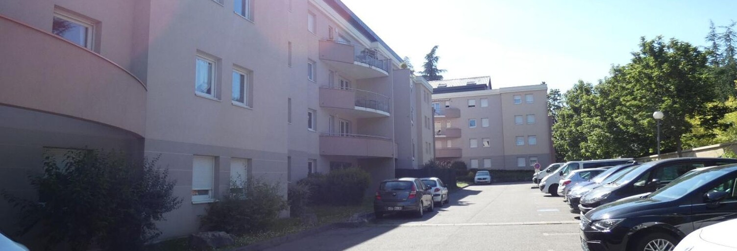 Commerce   m² à louer à Saint-Genis-Laval (69230)