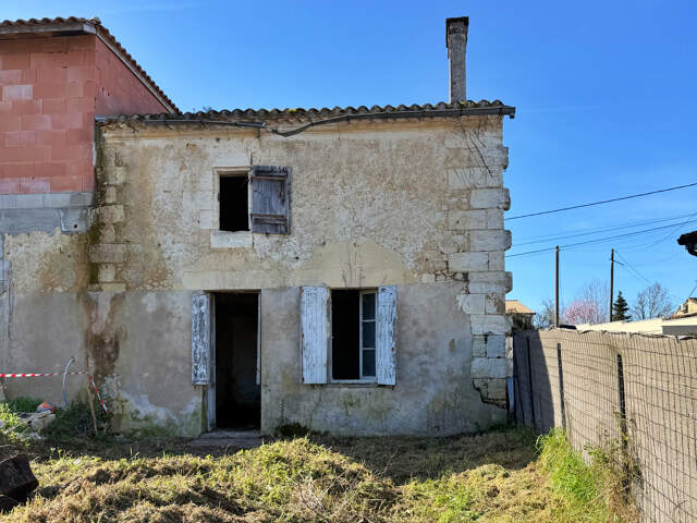 Maison en pierre du XVIIIe siècle à rénover avec terrain et — photo du bien
