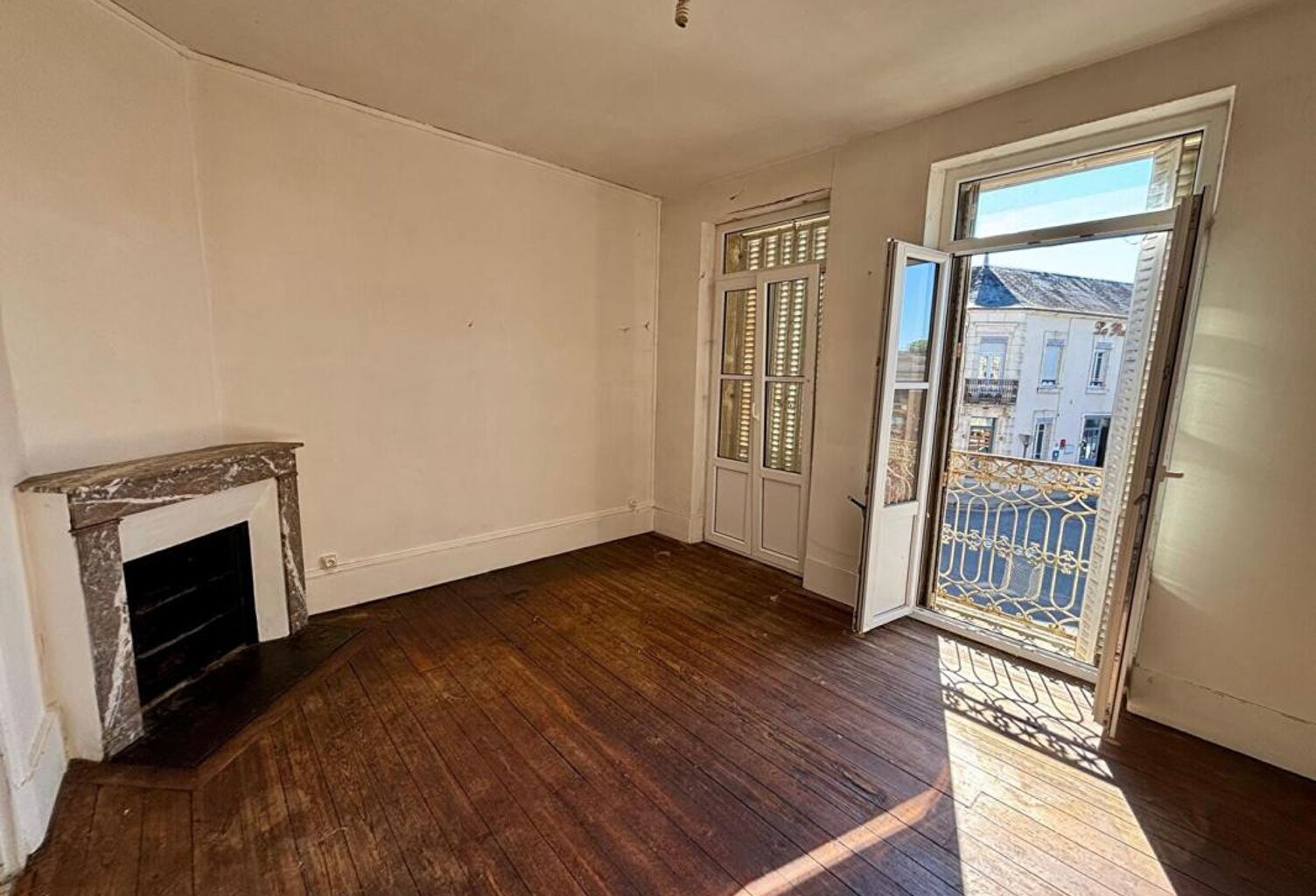 Immeuble La Charite Sur Loire 7 pièce(s) 134 m2 - a raffraichir — photo 1