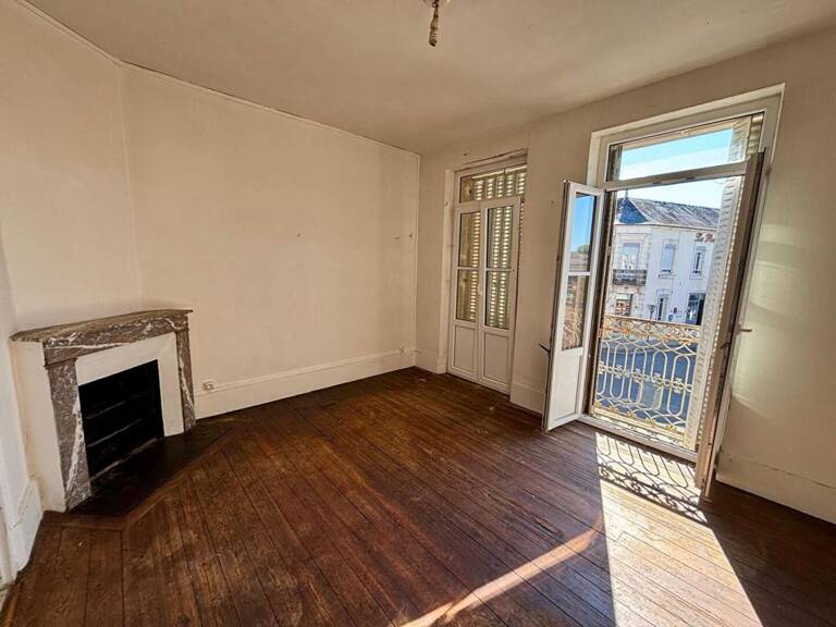 Immeuble La Charite Sur Loire 7 pièce(s) 134 m2 - a raffraichir — photo 1